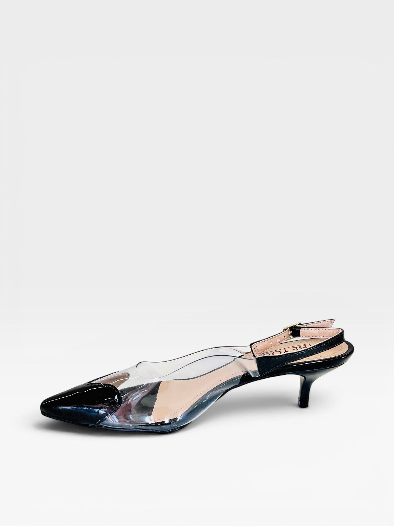 Slingback Beyou Shoes Veneza preto em verniz com detalhes transparentes e salto baixo de 6 cm