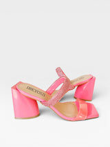 Tamanco Florence Beyou Shoes rosa em napa e vinil com tiras de strass e salto bloco alto