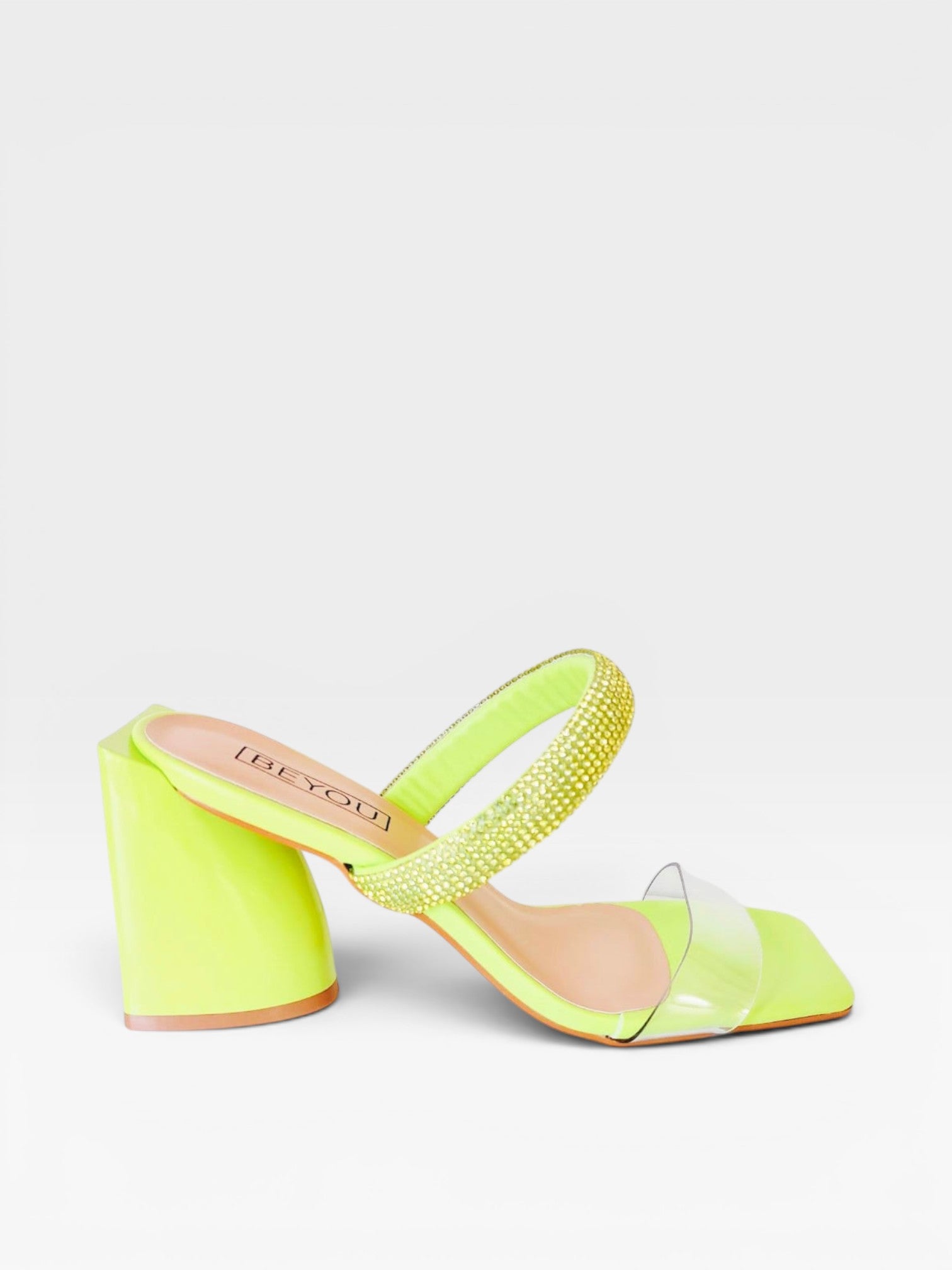 Tamanco Beyou Shoes Florence verde em napa e vinil com tiras de strass e salto bloco de 8,5 cm