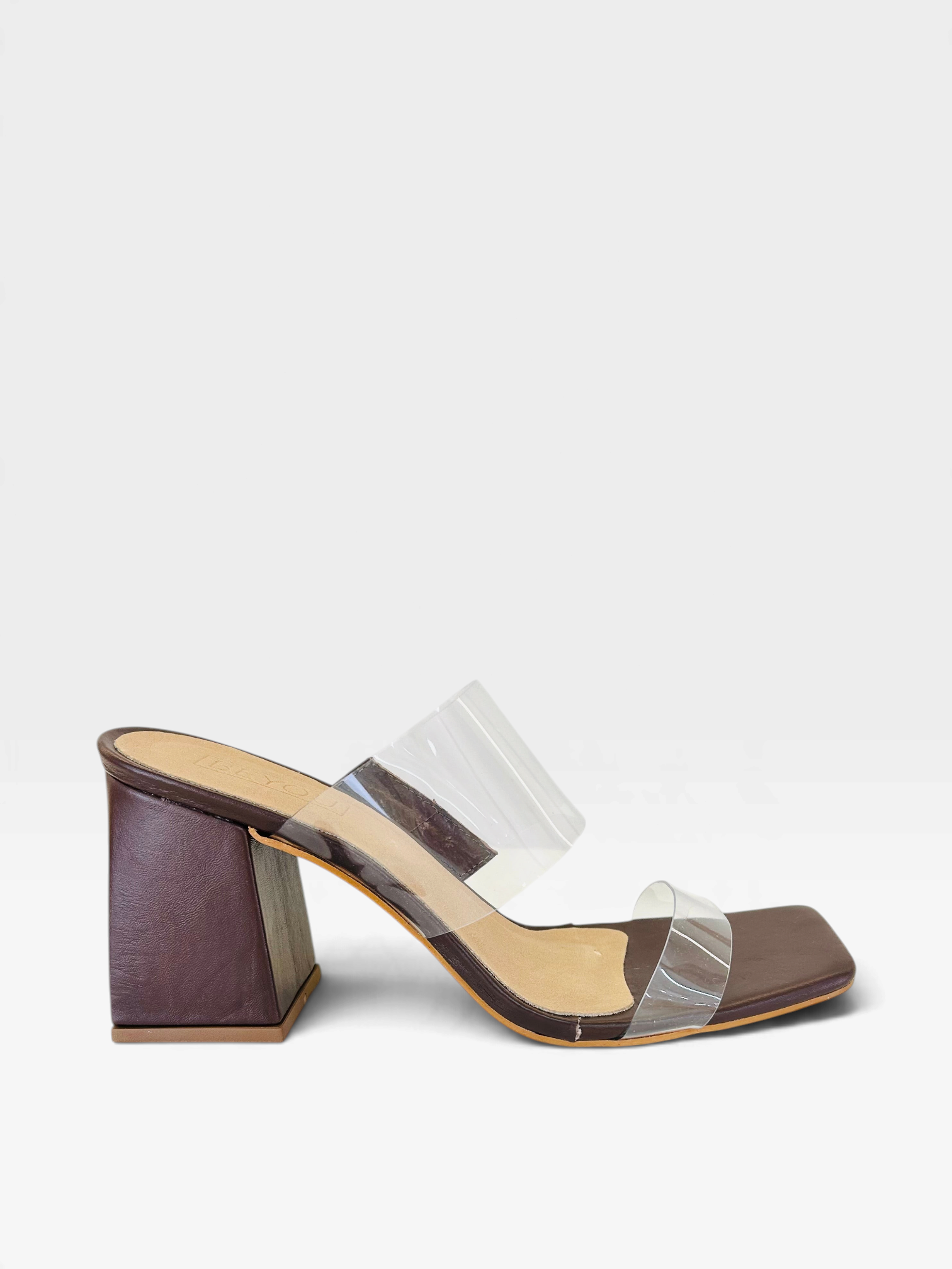 Tamanco Beyou Shoes Lisboa marrom em couro com salto bloco e tiras transparentes em vinil