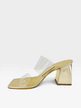 Tamanco Beyou Shoes Lisboa em couro ouro light com salto bloco de 7,5 cm e tiras transparentes em vinil