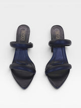 Tamanco Beyou Shoes Montpellier preto em napa com bico folha e tiras acolchoadas, salto alto de 10 cm.