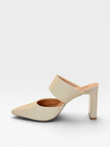 Tamanco Sevilha Beyou Shoes nude em napa com bico fino e salto bloco alto, design elegante e versátil.