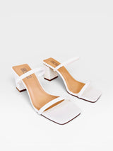 Tamanco Beyou Shoes Veneza off white em napa com salto bloco de 6 cm e bico quadrado elegante
