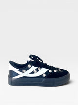 Tênis Beyou Shoes Atlanta preto em napa com detalhes de brilhos e faixas brancas laterais, estilo casual urbano.