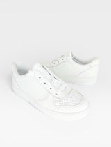Tênis Beyou Shoes Auckland branco em couro com design casual, biqueira perfurada e solado plano