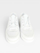 Tênis Beyou Shoes Auckland branco em couro com detalhes perfurados no cabedal e design casual urbano