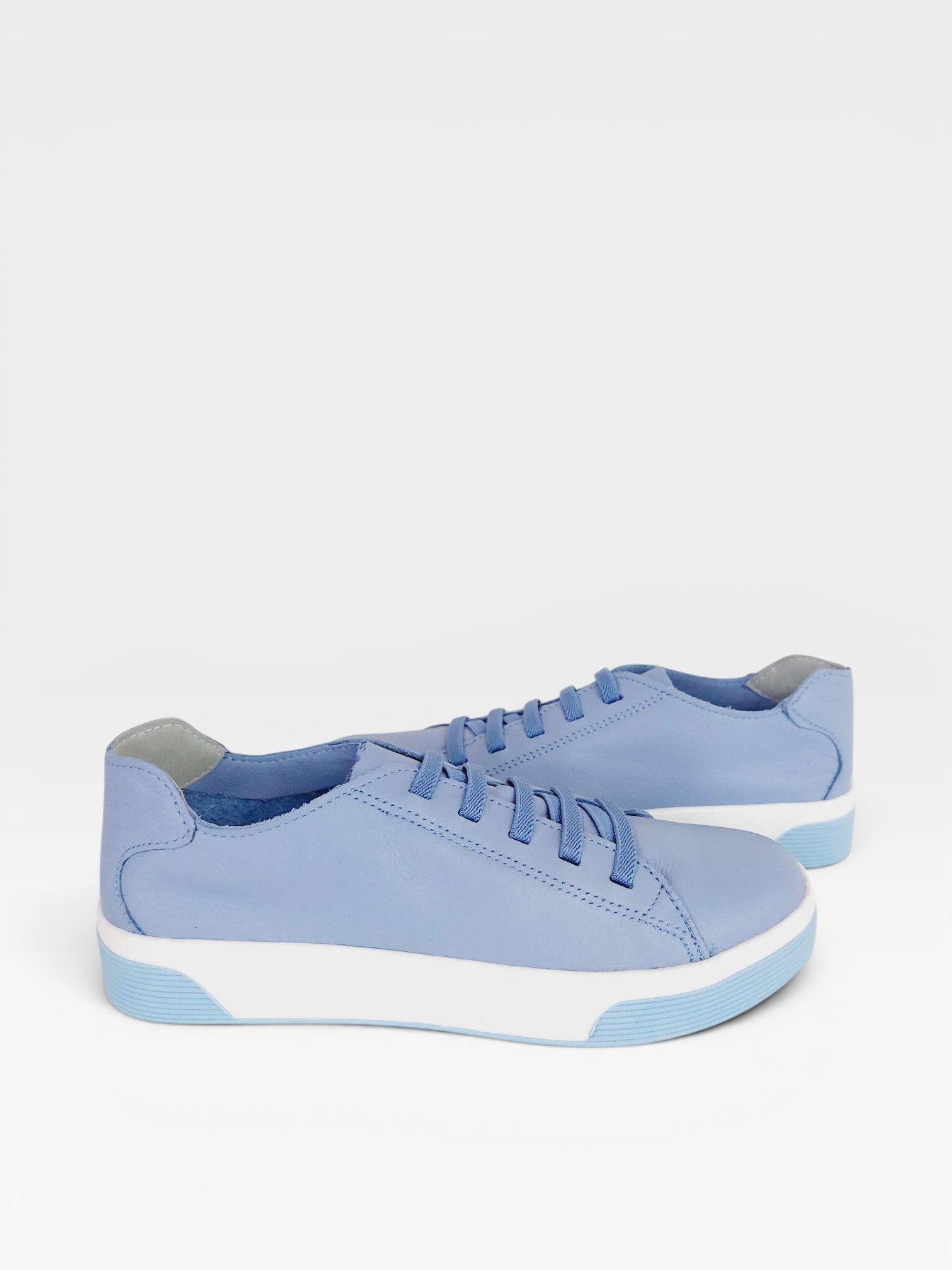Tênis Beyou Shoes Berlin azul em couro com solado plataforma branco e design urbano casual