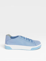 Tênis Berlin Beyou Shoes em couro azul com solado plataforma branco, design urbano e acabamento minimalista.