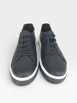 Tênis Berlin Beyou Shoes em couro preto com solado branco, design urbano e minimalista para uso diário.