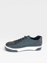 Tênis Berlin Beyou Shoes em couro preto com solado branco, design urbano e acabamento refinado.