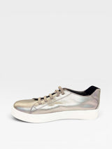 Tênis Beyou Shoes Berlin em couro na cor ônix com solado branco, design urbano e acabamento sofisticado.