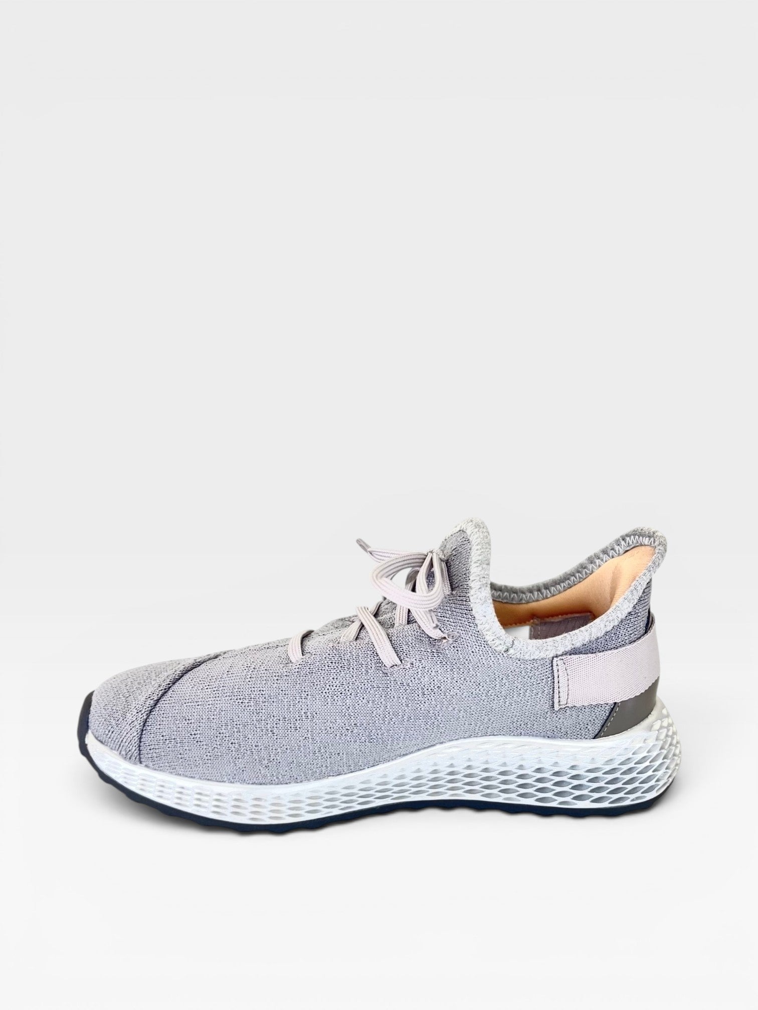 Tênis casual Beyou Shoes Brisbane cinza em tecido de malha com solado texturizado e cadarços