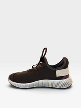 Tênis Beyou Shoes Brisbane marrom em tecido com solado texturizado e detalhe bege no calcanhar
