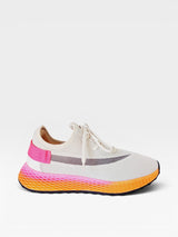 Tênis casual Beyou Shoes Brisbane na cor bistrô, feito em tecido mesh com solado texturizado em degradê rosa e laranja