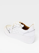 Tênis Beyou Shoes Chicago branco em couro com design urbano, cadarços e solado plataforma casual