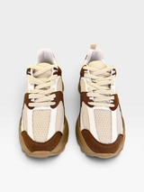 Tênis Beyou Shoes Denver em tons de off white e caramelo, confeccionado em tecido mesh e material sintético moderno.