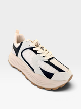 Tênis Beyou Shoes Denver em tons de off white e cinza, confeccionado em tecido e material sintético com solado tratorado