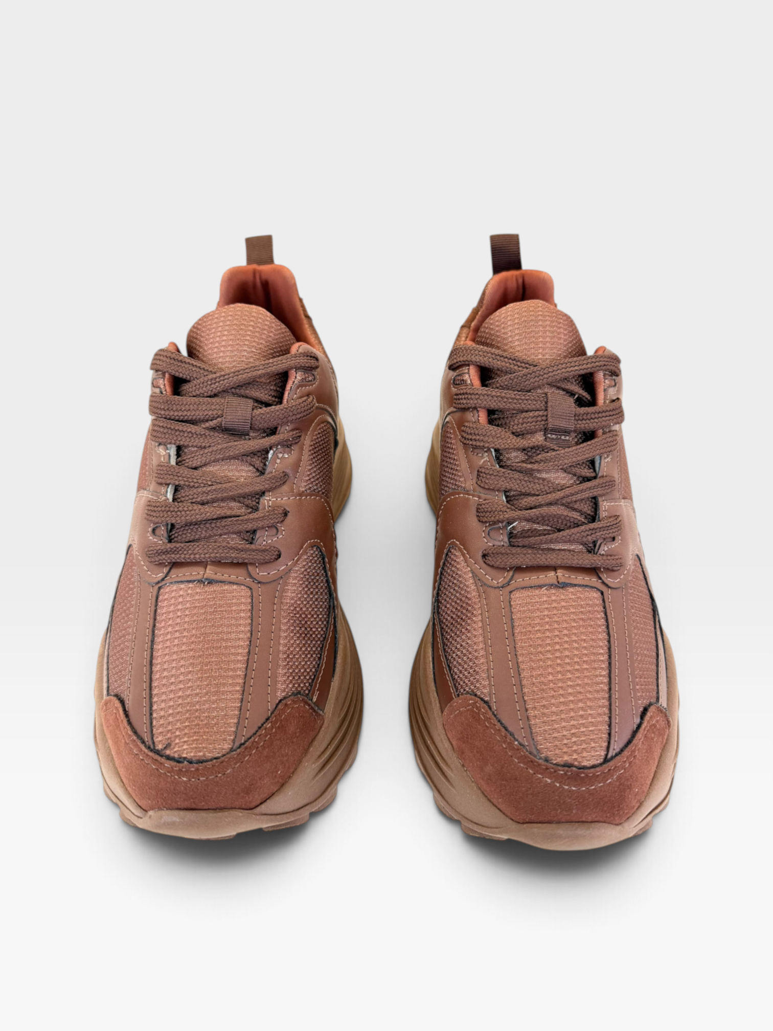 Tênis casual Beyou Shoes Denver marrom em material New Mest e tecido com design moderno e cadarços tonais