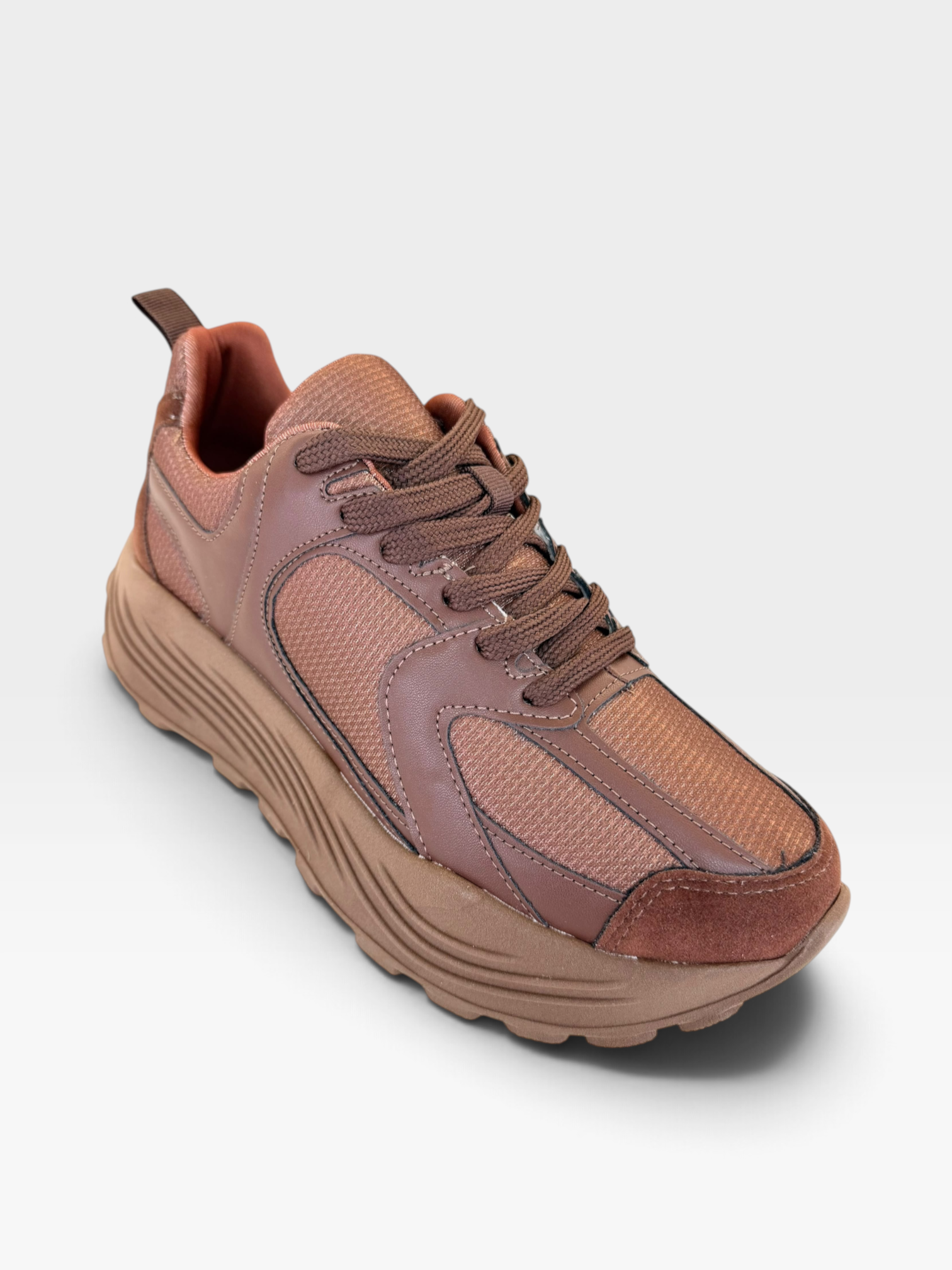 Tênis Beyou Shoes Denver marrom em material new mest e tecido com solado robusto e design casual contemporâneo