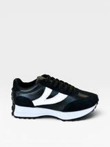 Tênis Beyou Shoes Estocolmo preto em camurça e tecido com detalhe lateral branco e solado esportivo