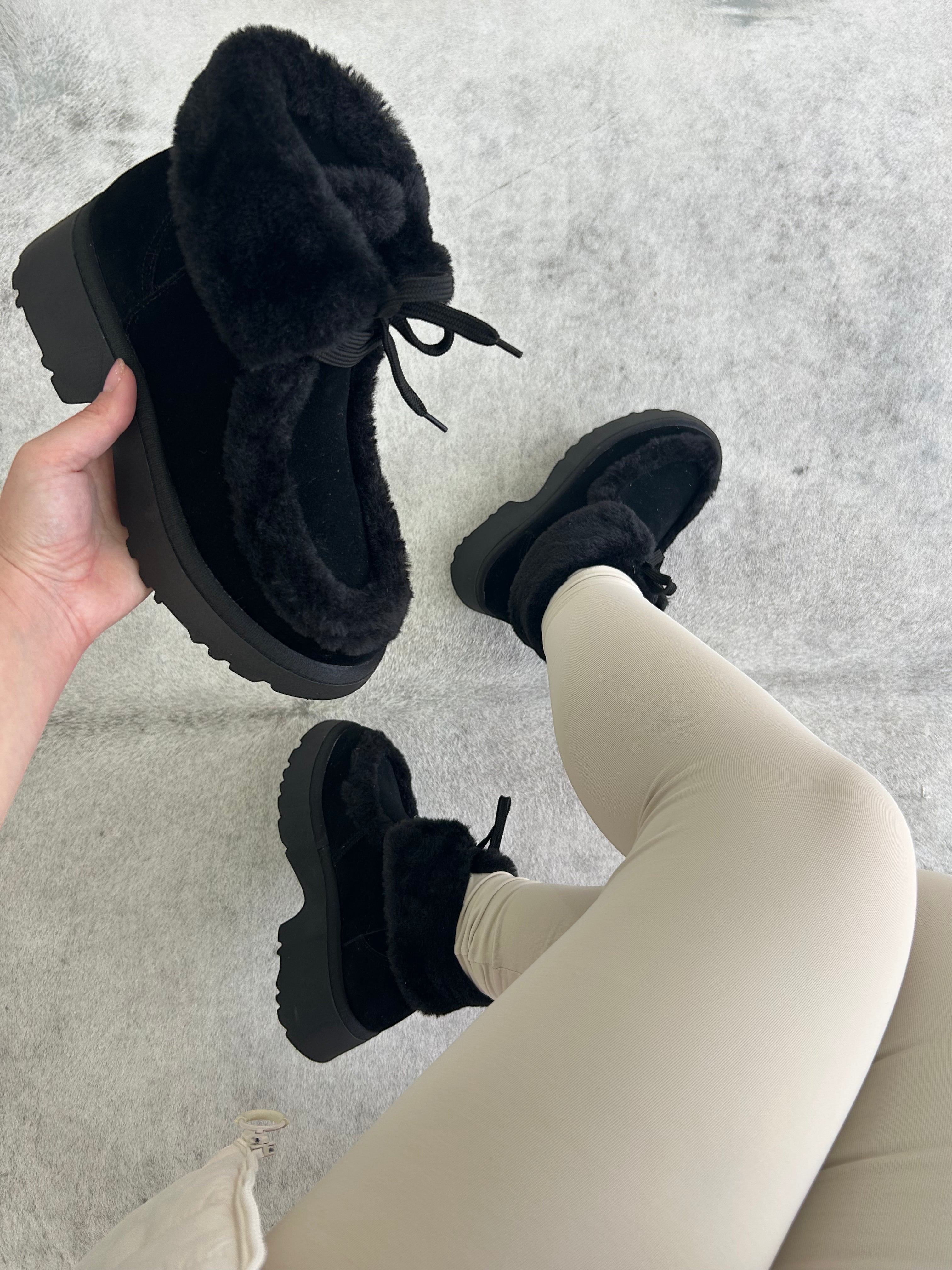Tênis Helsinque Beyou Shoes preto de camurça sintética com forro de pelinhos, estilo casual para inverno.