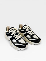 Tênis Beyou Shoes Ireland em tecido e camurça sintética nas cores off white e preto com solado robusto