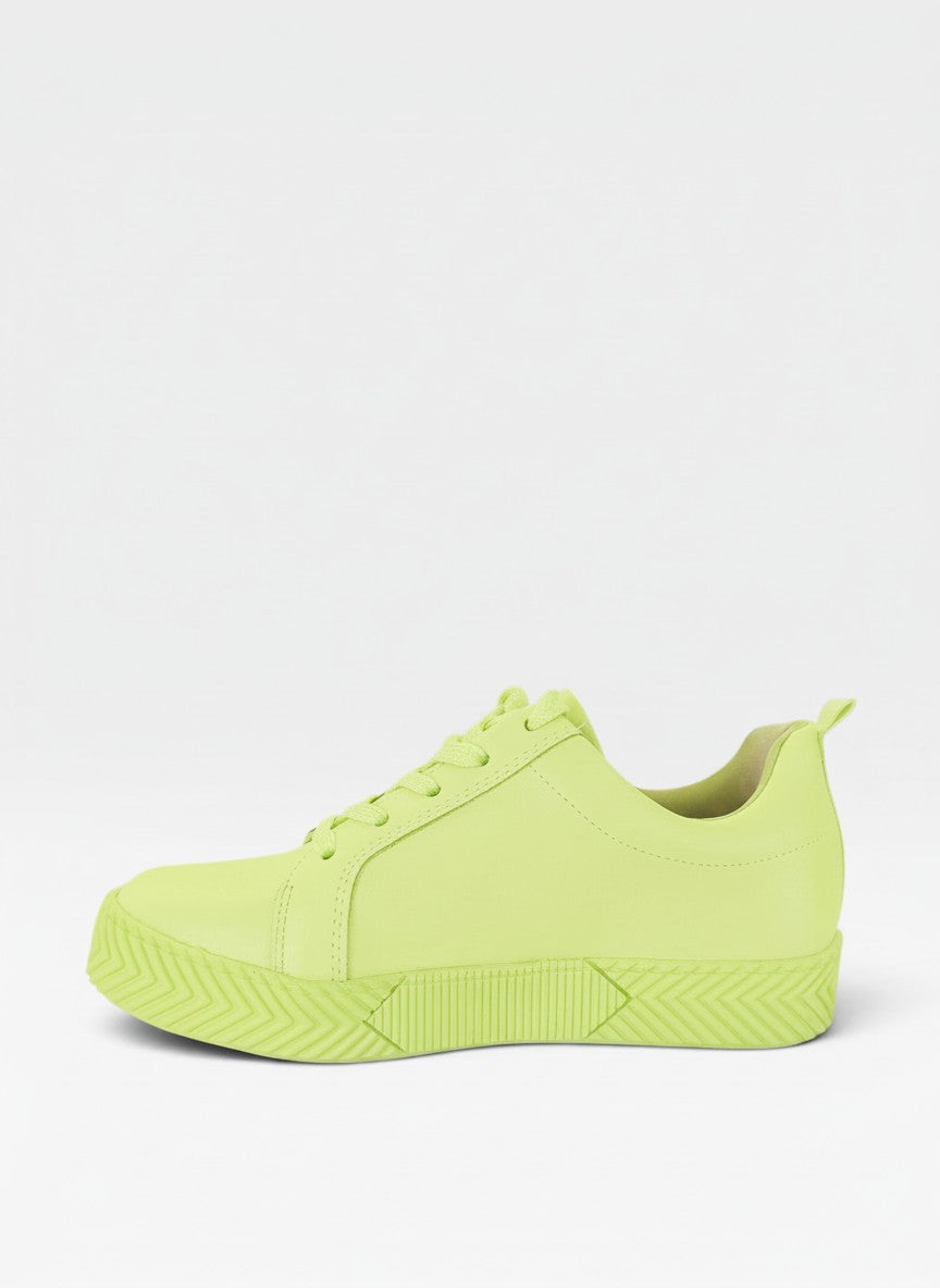 Tênis Beyou Shoes Los Angeles na cor limão siciliano, feito em napa com solado texturizado e design urbano casual.