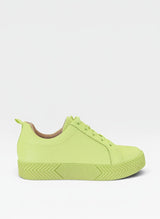Tênis casual Beyou Shoes Los Angeles na cor limão siciliano, feito em napa com solado texturizado e design moderno.