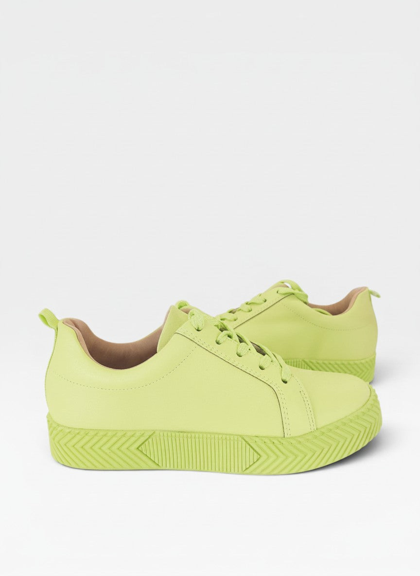 Tênis Beyou Shoes Los Angeles em napa cor limão siciliano com solado texturizado e design urbano casual.