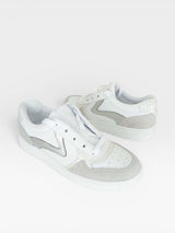 Tênis Beyou Shoes Melbourne em couro branco e prata com detalhes texturizados e design urbano contemporâneo