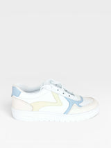 Tênis Beyou Shoes Melbourne em couro branco com detalhes em tons pastel candy colors e design urbano casual