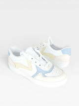 Tênis Beyou Shoes Melbourne em couro branco com detalhes em tons pastel candy colors, design urbano e moderno.