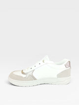 Tênis Beyou Shoes Melbourne em couro creme e detalhes em ouro light, design urbano e contemporâneo com solado baixo.