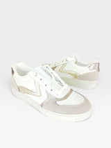 Tênis Beyou Shoes Melbourne em couro creme e detalhes em ouro light com design urbano e moderno