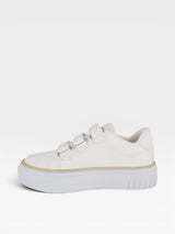 Tênis Beyou Shoes Norway branco em napa com detalhes dourados, solado plataforma e fechamento prático por velcro.