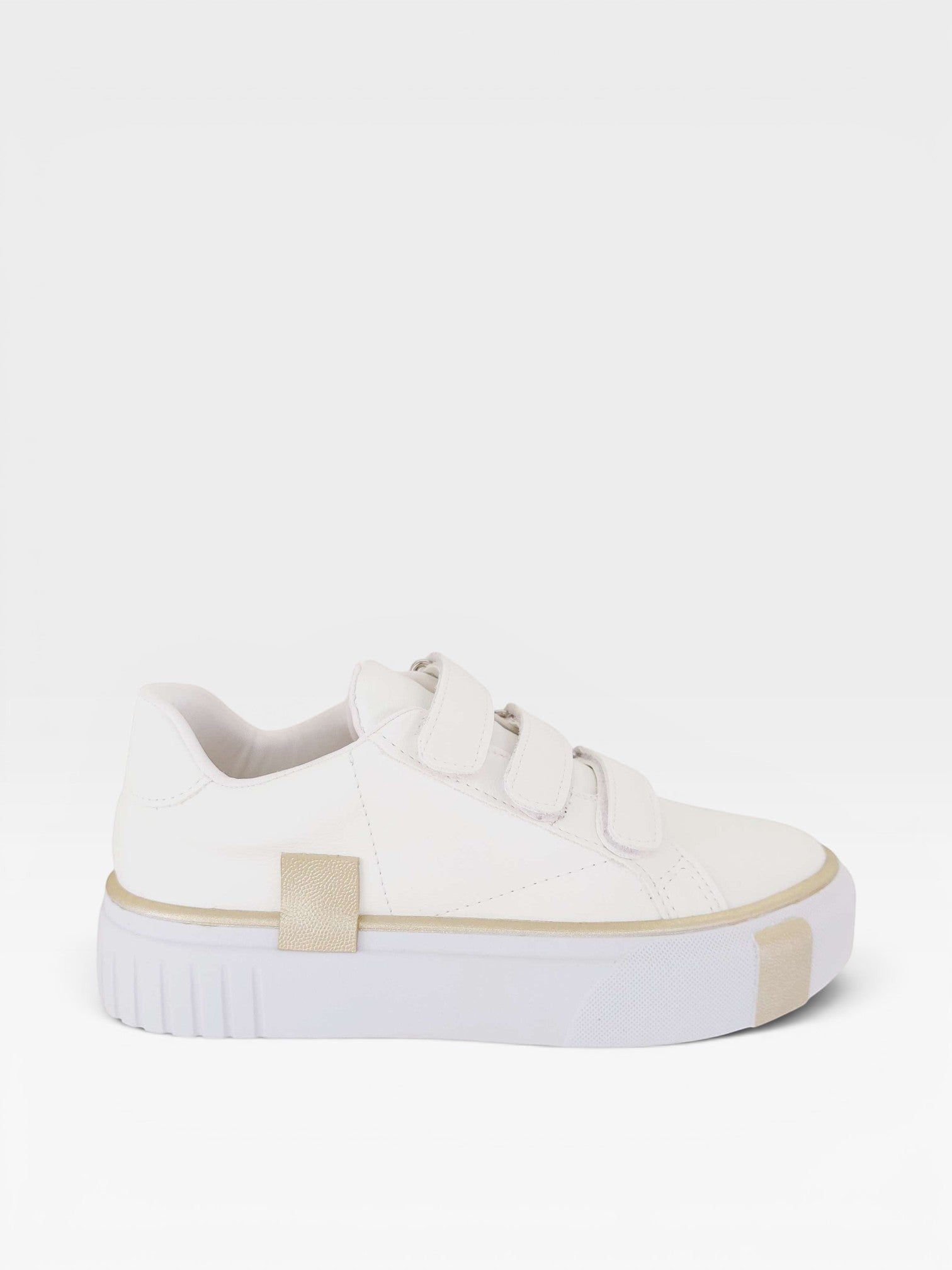 Tênis casual Beyou Shoes Norway branco em napa com detalhes em ouro light e fechamento prático por velcro