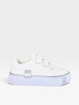 Tênis casual Beyou Shoes Norway branco em napa com detalhes prateados e fechamento prático por tiras de velcro