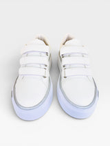 Tênis Beyou Shoes Norway branco em napa com detalhes prateados e fechamento prático por tiras de velcro