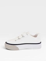 Tênis casual Beyou Shoes Norway branco com detalhes cinza, feito em napa com fechamento prático em velcro e solado plataforma.