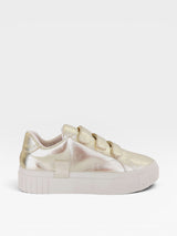 Tênis casual Beyou Shoes Norway na cor ouro light, feito em napa com fechamento prático em velcro e solado flatform.