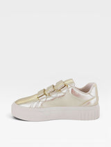 Tênis casual Beyou Shoes Norway na cor ouro light em napa com fechamento prático por tiras de velcro