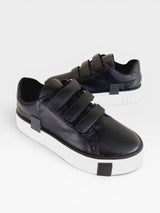 Tênis casual Beyou Shoes Norway preto em napa com fechamento prático em velcro e solado plataforma branco