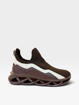 Tênis Beyou Shoes Taiwan em couro e knit marrom com detalhes off white e solado robusto de design moderno