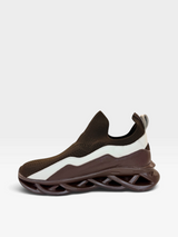 Tênis Beyou Shoes Taiwan marrom e off white em couro e knit com solado robusto e design urbano