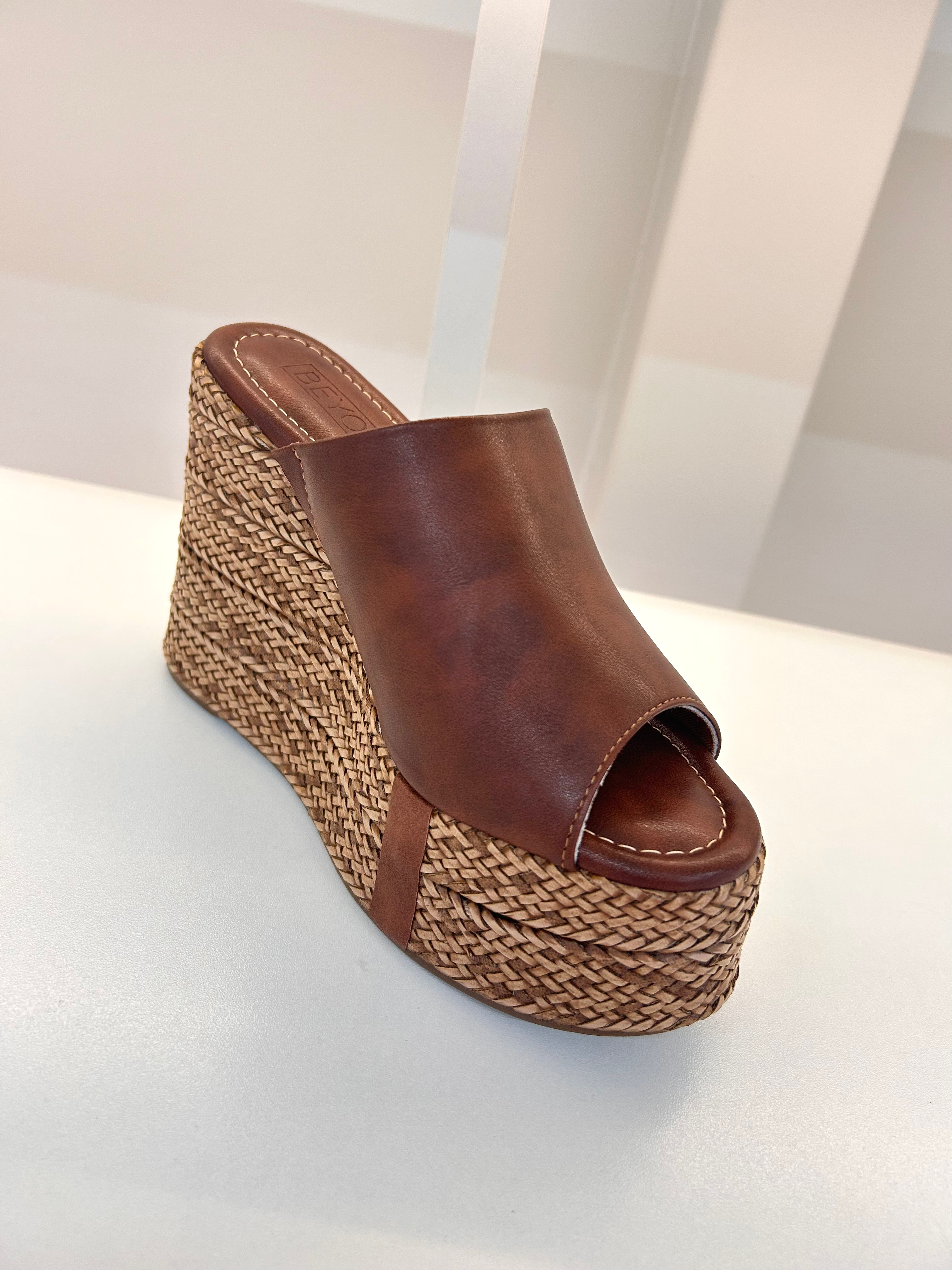 ANABELA JAKARTA BROWN