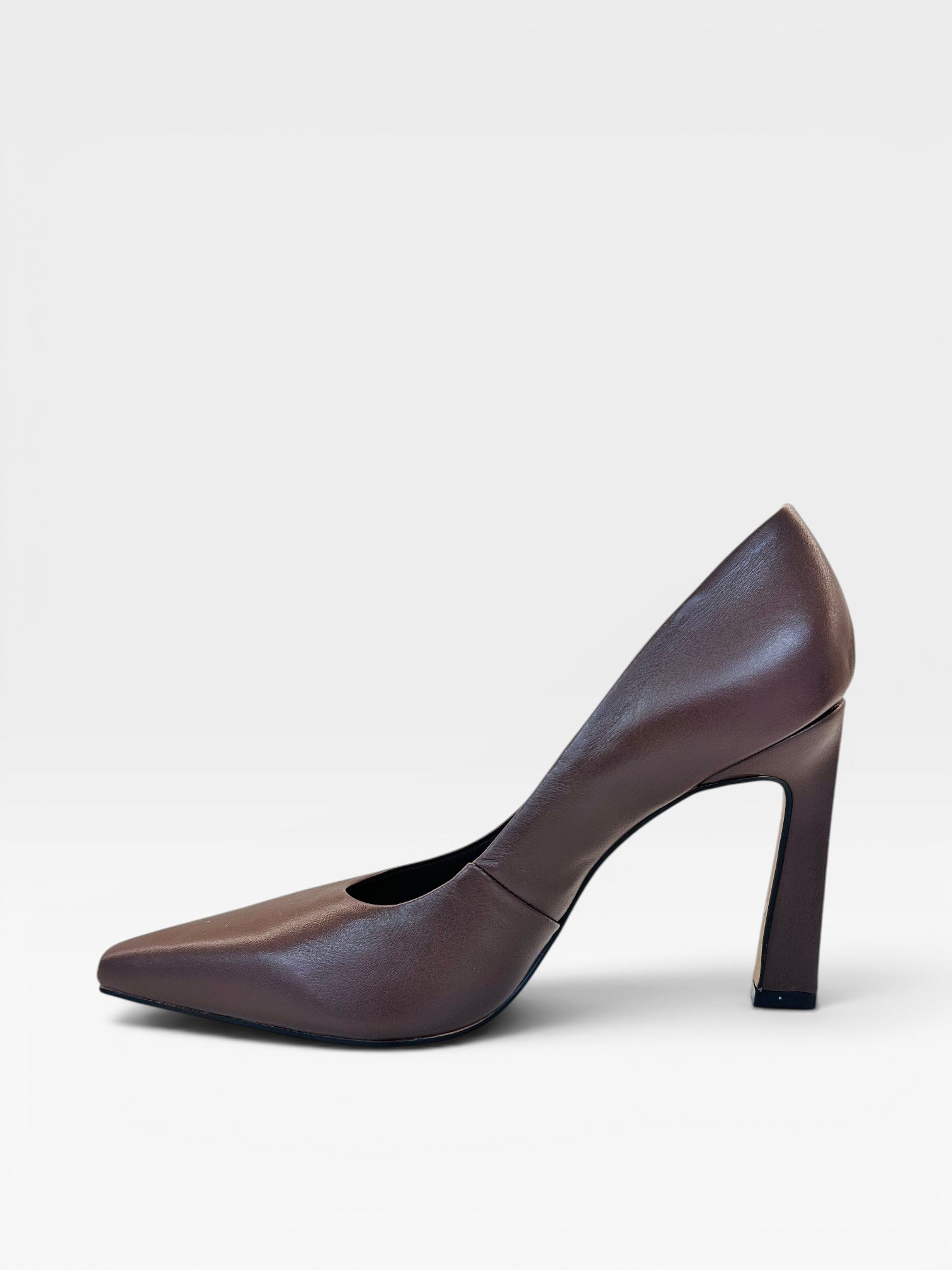 SCARPIN LONDON BROWN COURO